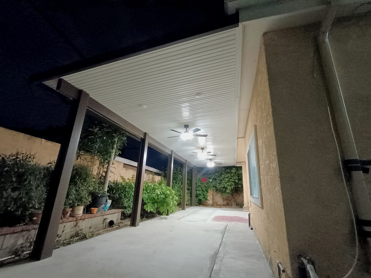 Modern aluminum patio cover finished with smooth white profile beams